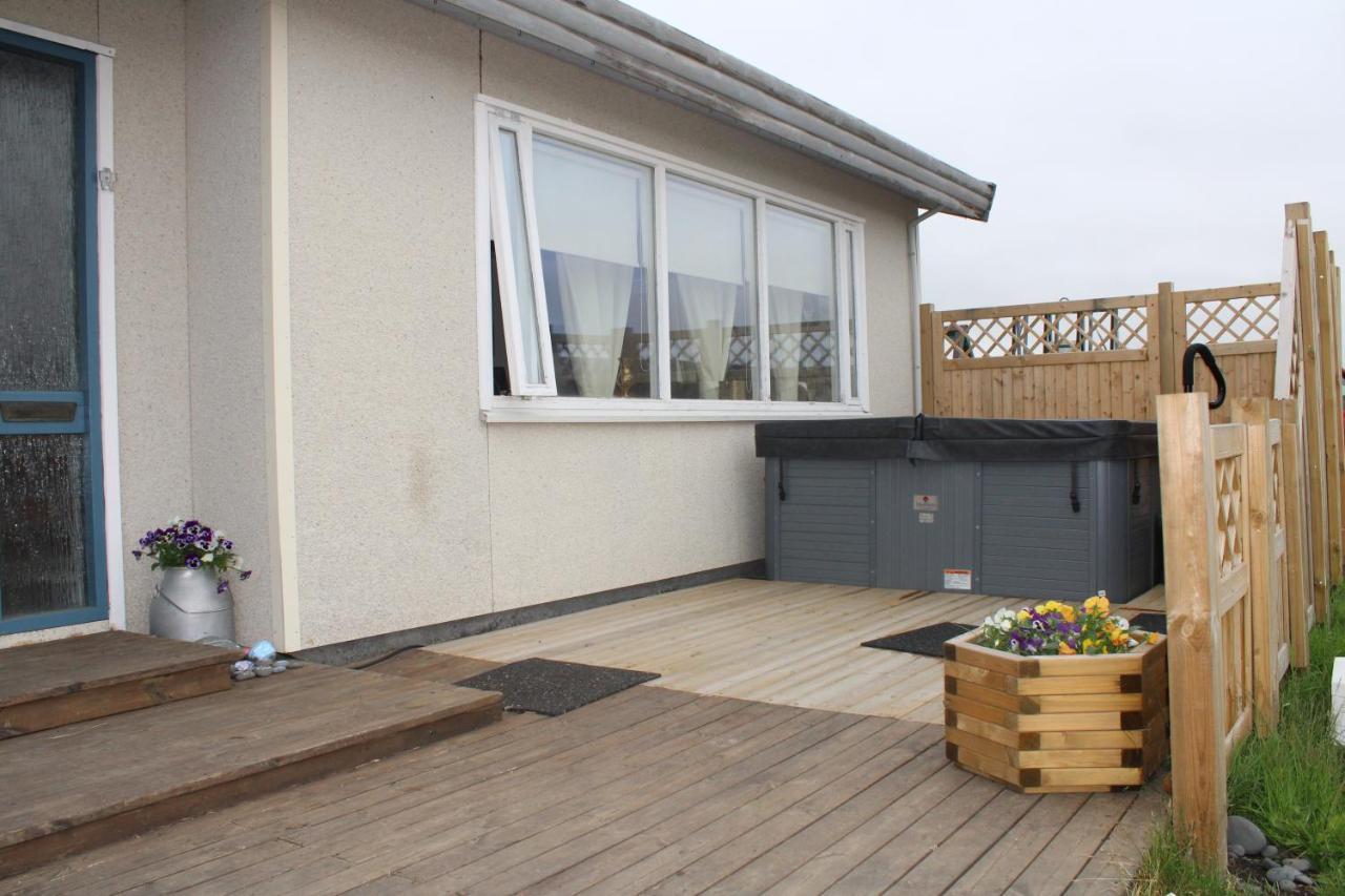 Stori-Bakki Guesthouse-With Hot Tub Egilsstaðir Exterior foto